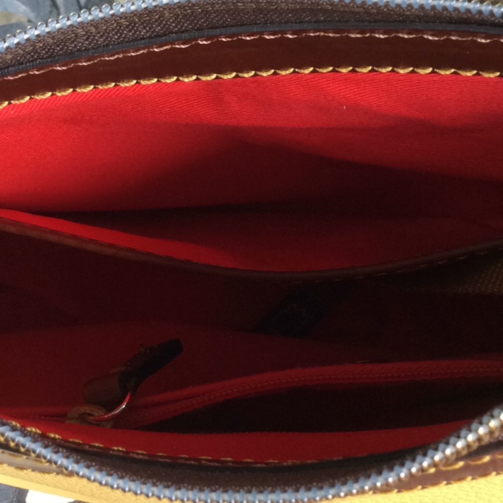DOONEY & BOURKE PEBBLE LEATHER HANDBAG       Used once
Too small for me - Picture 5 of 6